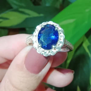 Anillo Marie con circón zafiro